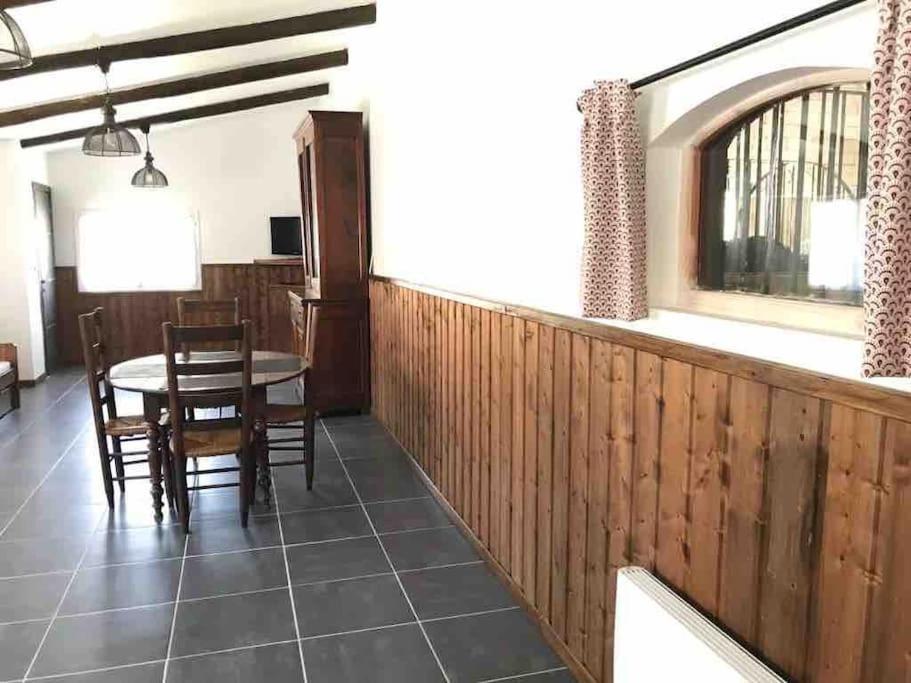 Logement Insolite Au Coeur D'Une Ecurie Arles Exterior photo